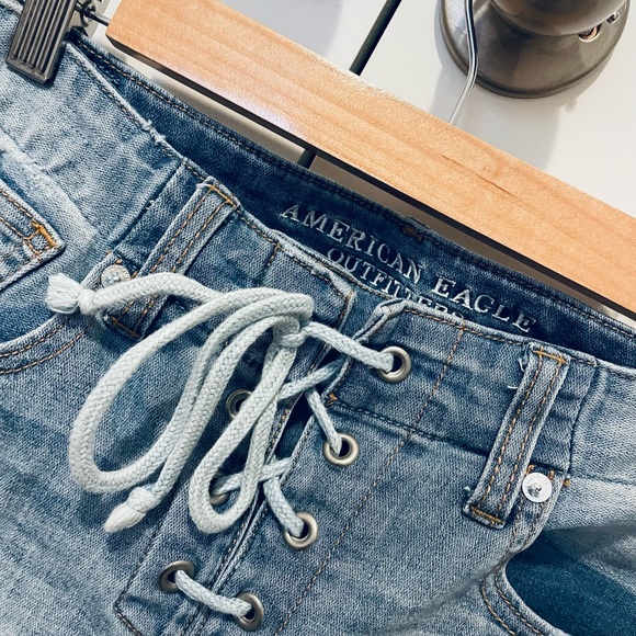 💙 American Eagle Denim Shorts 💙 - Picture 2 of 4